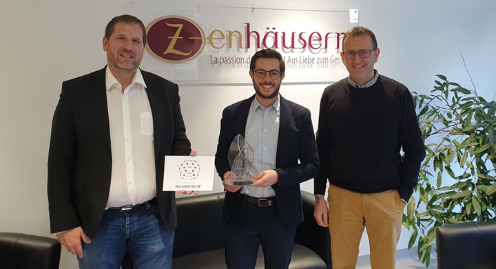 Remise du 1er prix PME - M. Ludovic Bruchez, Président de HR Valais, lors de la remise du 1er prix à M. Jörg Zenhäusern, CEO, et M. Philippe Blache, Responsable RH.