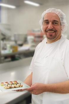 Yannick Massy - Responsable pâtisserie, gâteaux secs, feuilletage et responsable formation - CFC de boulanger-pâtissier et de pâtissier-confiseur, expert pour examens de fin d'apprentissage, responsable formation chez nous, depuis 1995 chez Zen