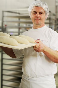 Urs Truniger - Responsable de la boulangerie de jour - CFC boulanger-pâtissier avec brevet fédéral, expert pour examens de fin d'apprentissage, depuis 2001 chez Zen